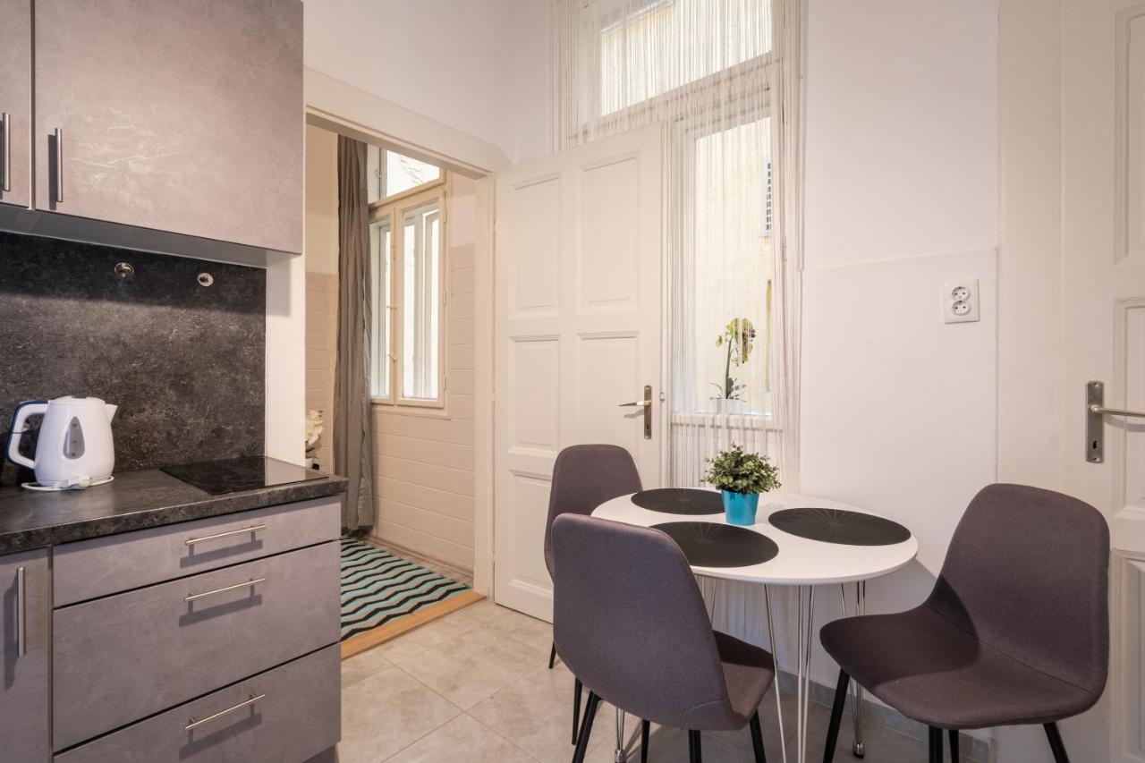 The White House Apartment Budapeste Exterior foto
